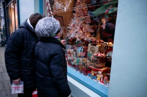 In London’s Camden Passage, hidden ‘toy shop’ enchants with nostalgic treasures… but nothing is for sale