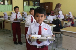 Indonesia launches ambitious free-meal programme to combat stunting